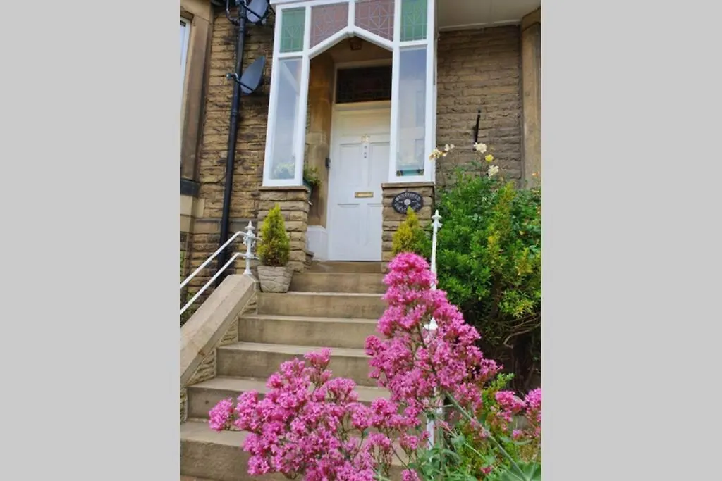 Westfield House - Characterful 7 Bedroom Townhouse 스킵턴 0*,  영국