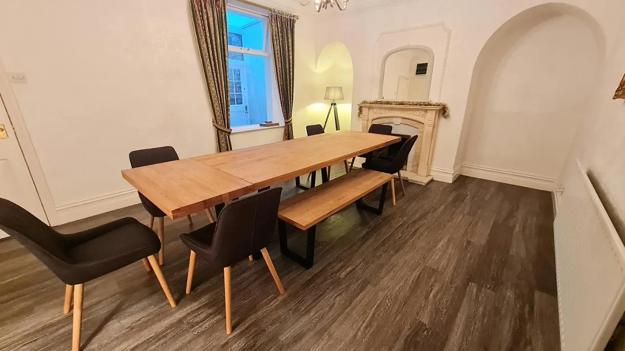 펜션 Westfield House - Characterful 7 Bedroom Townhouse 스킵턴